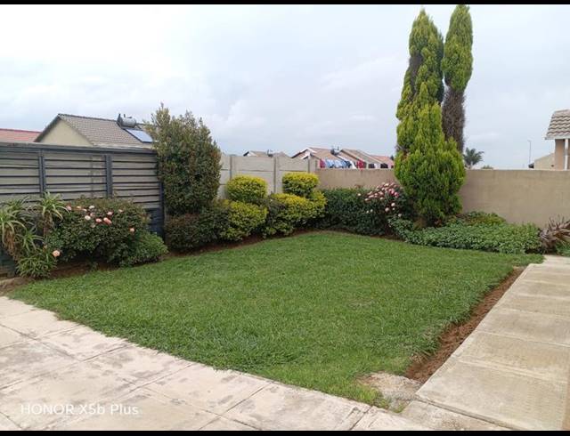 2 BEDROOM HOUSE FOR SALE IN WINDMILL PARK EXT